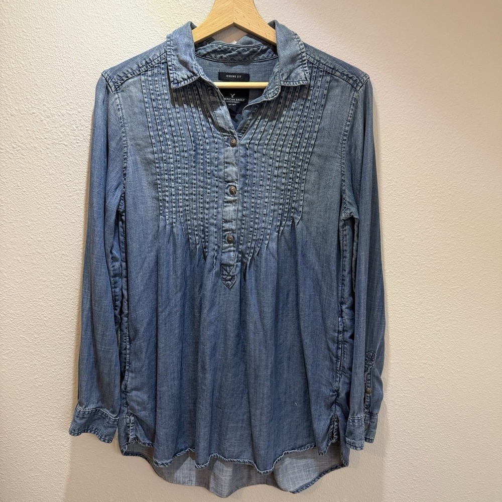 American Eagle Top Women's Small Long Sleeve Denim Jegging Fit Lyocell Pockets